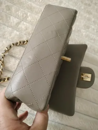 Bolso Chanel acolchado gris