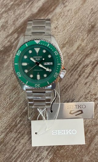 Reloj Seiko 5 Sport Verde y Plateado