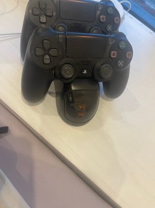 PS4 Pro + 2 controller + caricabatterie