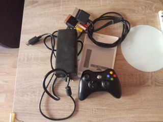Xbox 360 Slim + 2 Juegos