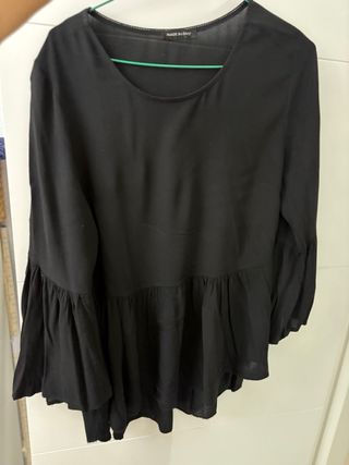 Camisa negra manga larga volantes