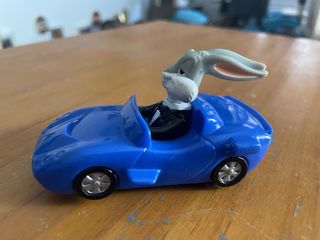 Bugs Bunny en Coche Azul
