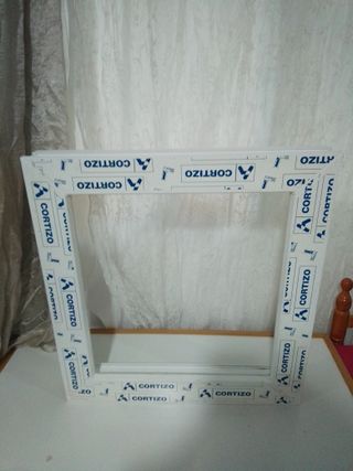 Premarco de ventana en PVC, Cortizo