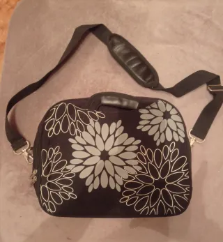 Maletín portátil con diseño floral