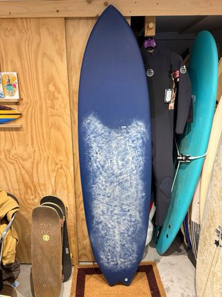 Tabla de surf azul