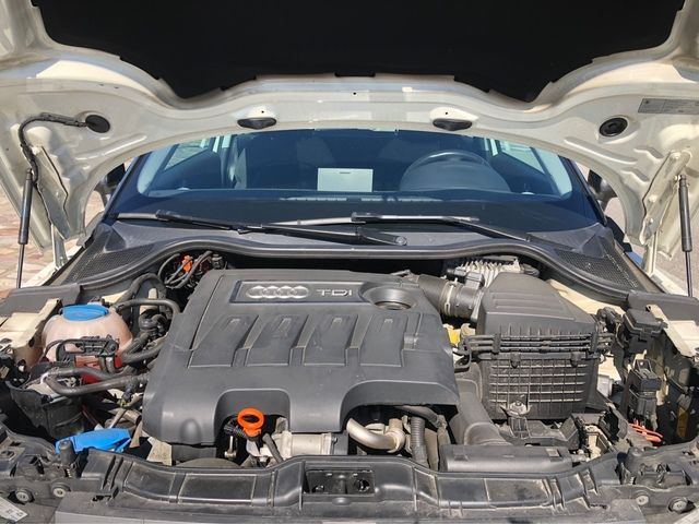 Audi A1 AMBITION 1. 6 TDI 105 cv. Diciembre 2010.