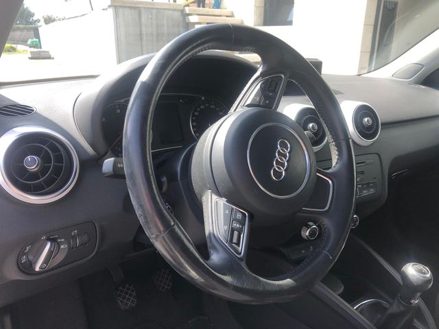 Audi A1 AMBITION 1. 6 TDI 105 cv. Diciembre 2010.