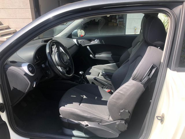 Audi A1 AMBITION 1. 6 TDI 105 cv. Diciembre 2010.