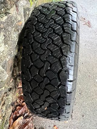 Neumático 265/70-17 llanta 8x170