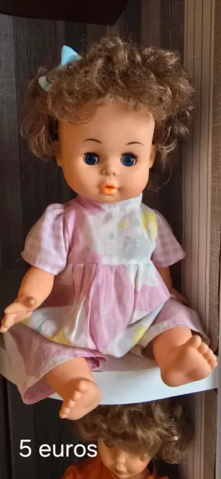 Muñeca antigua con vestido rosa
