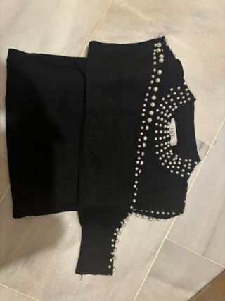 Jersey negro con perlas