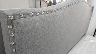 Cama Enville Gris con Cabecero Tapizado