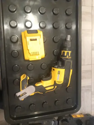 Taladro Atornillador DeWalt 
SIN CARGADOR