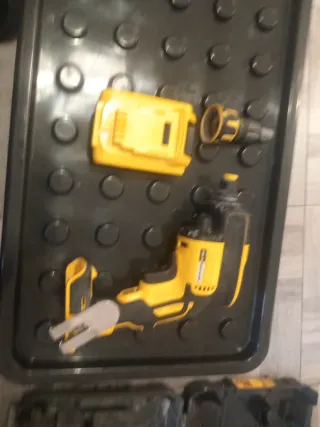 Taladro Atornillador DeWalt 
SIN CARGADOR