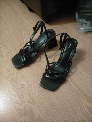 Sandalias Bershka Negras Tacón