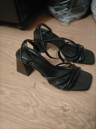 Sandalias Bershka Negras Tacón