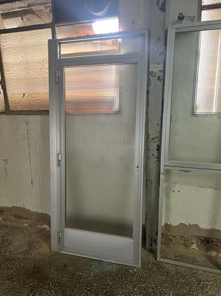 Puerta de aluminio con cristal 225/100