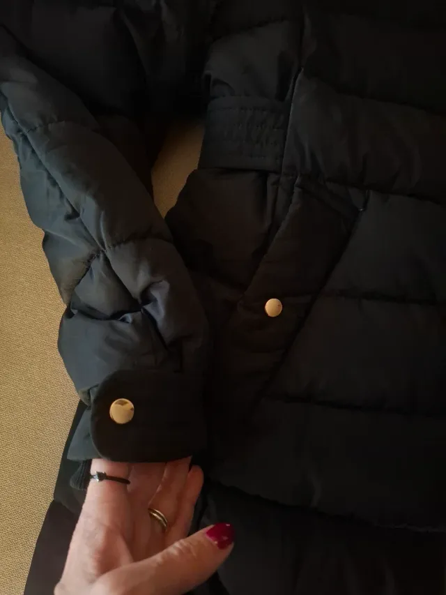 Plumífero Zara con capucha y pelo