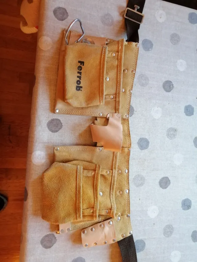 Porta herramientas de cuero