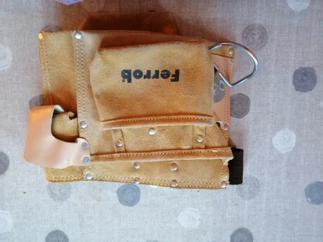 Porta herramientas de cuero