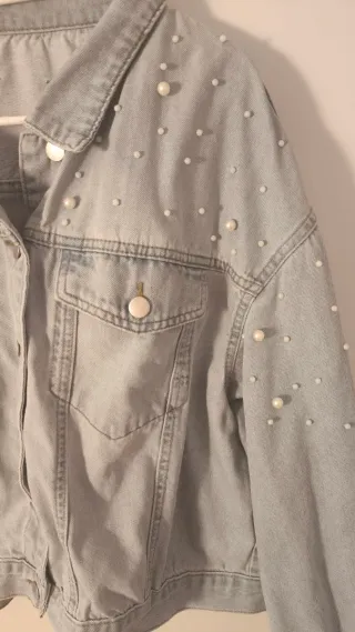 Chaqueta vaquera con perlas