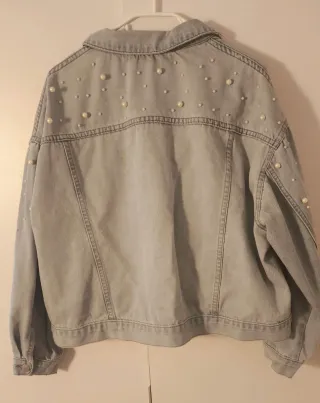 Chaqueta vaquera con perlas
