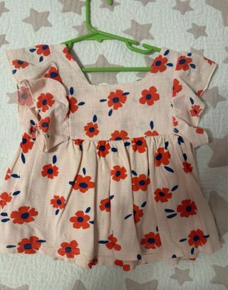 Blusa Zara flores rojas y azules