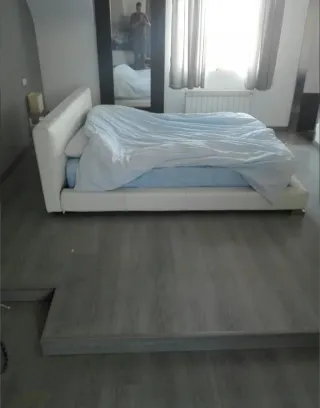 Carpintero montaje de puertas 