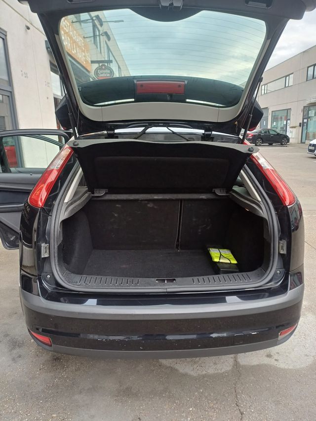 Ford Focus 1.8tdci titanium