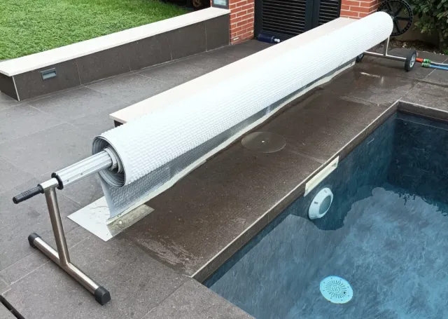 Manta térmica y enrollador para piscina