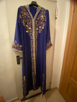 Túnica árabe bordada azul y dorada