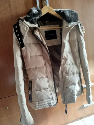 Chaqueta Zara Beige con Capucha y Pelo