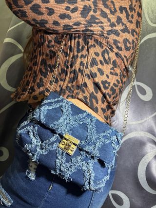 Borsa in jeans con tracolla a catena