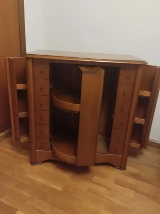 Mueble bar de madera