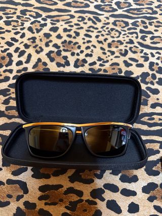 Gafas Vintage Años 90 Negro y Dorado