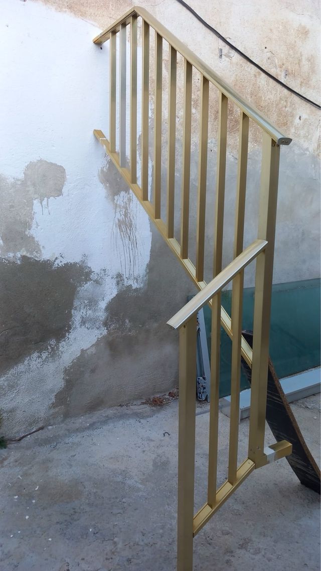 Barandilla dorada de aluminio