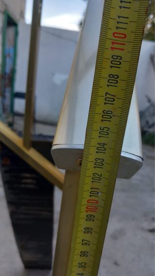 Barandilla dorada de aluminio