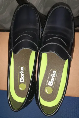 Zapatos de piel Gorila ,Talla 40 Negros. Nuevos