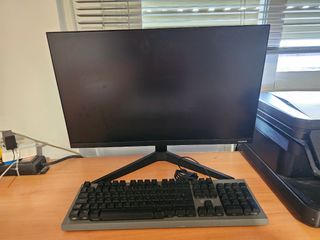 Pack pantalla de pc y juego con teclado 