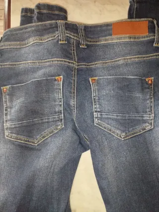 Vaqueros Bershka azules