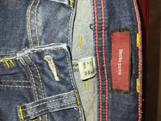 Vaqueros Bershka azules