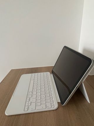 iPad 10.9” Wi-Fi 256GB Prata c/ Teclado