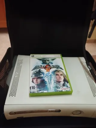 Xbox 360 + Funda + Juego Soulcalibur IV