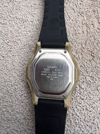 Reloj Casio W-E11 Beige y Negro