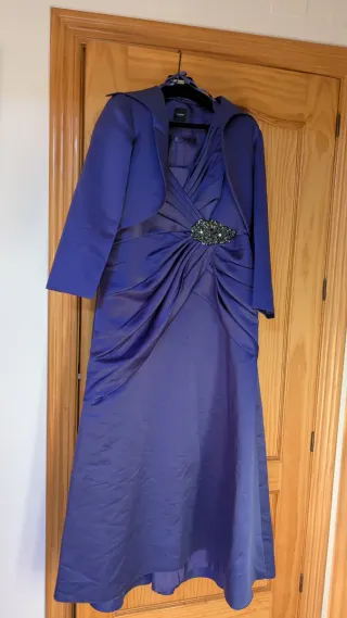 Vestido de fiesta morado con pedrería