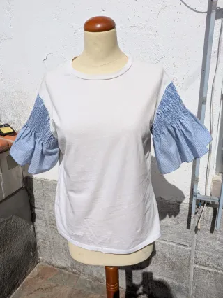 Camiseta Stradivarius manga abullonada Talla M