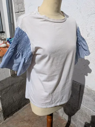 Camiseta Stradivarius manga abullonada Talla M