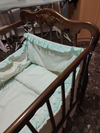 Cuna de madera vintage. En muy buen estado.