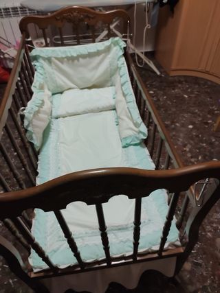 Cuna de madera vintage. En muy buen estado.
