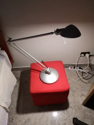 Lampada da tavolo design grigio metallizzato